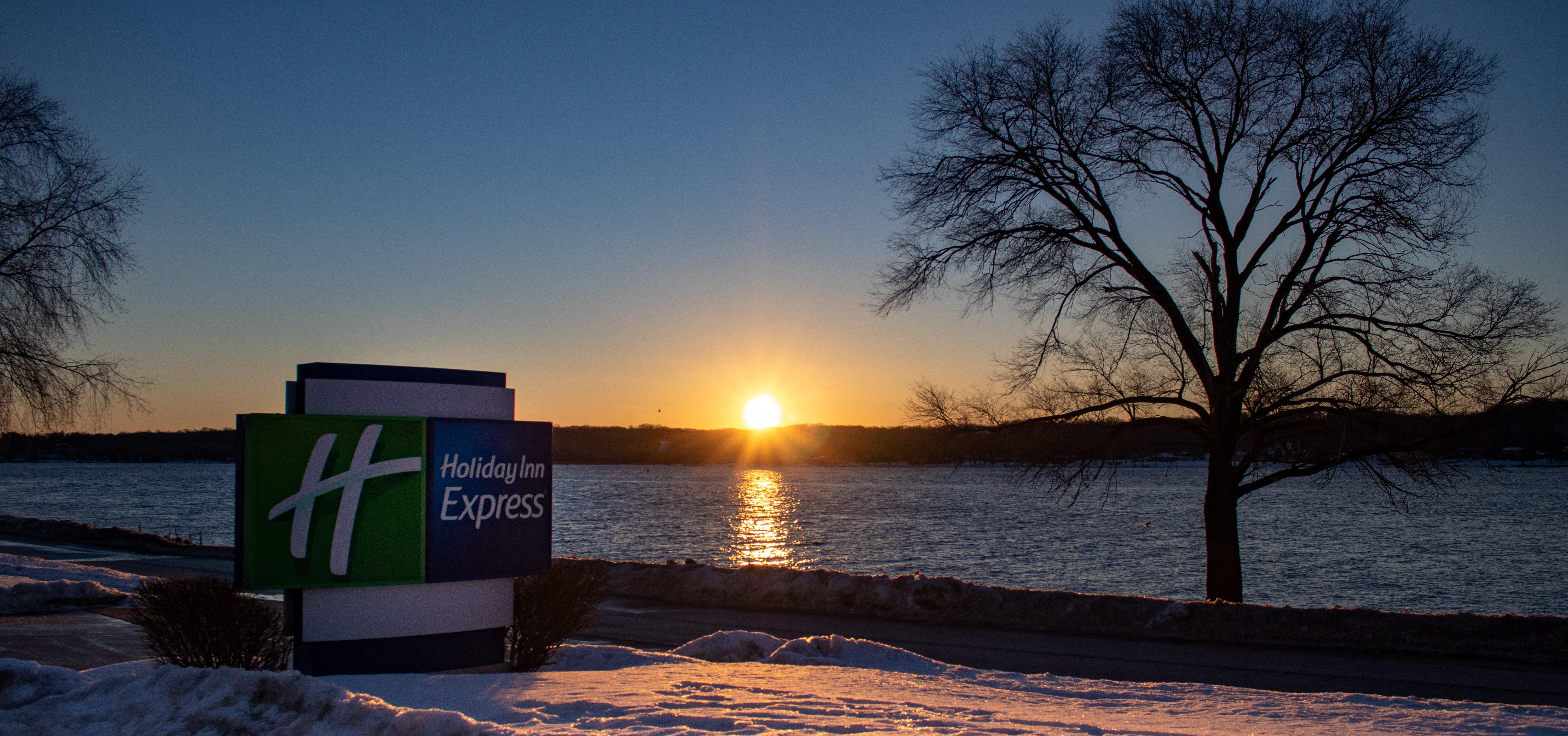 Holiday Inn Express Le Claire Riverfront-Davenport By Ihg Exterior foto